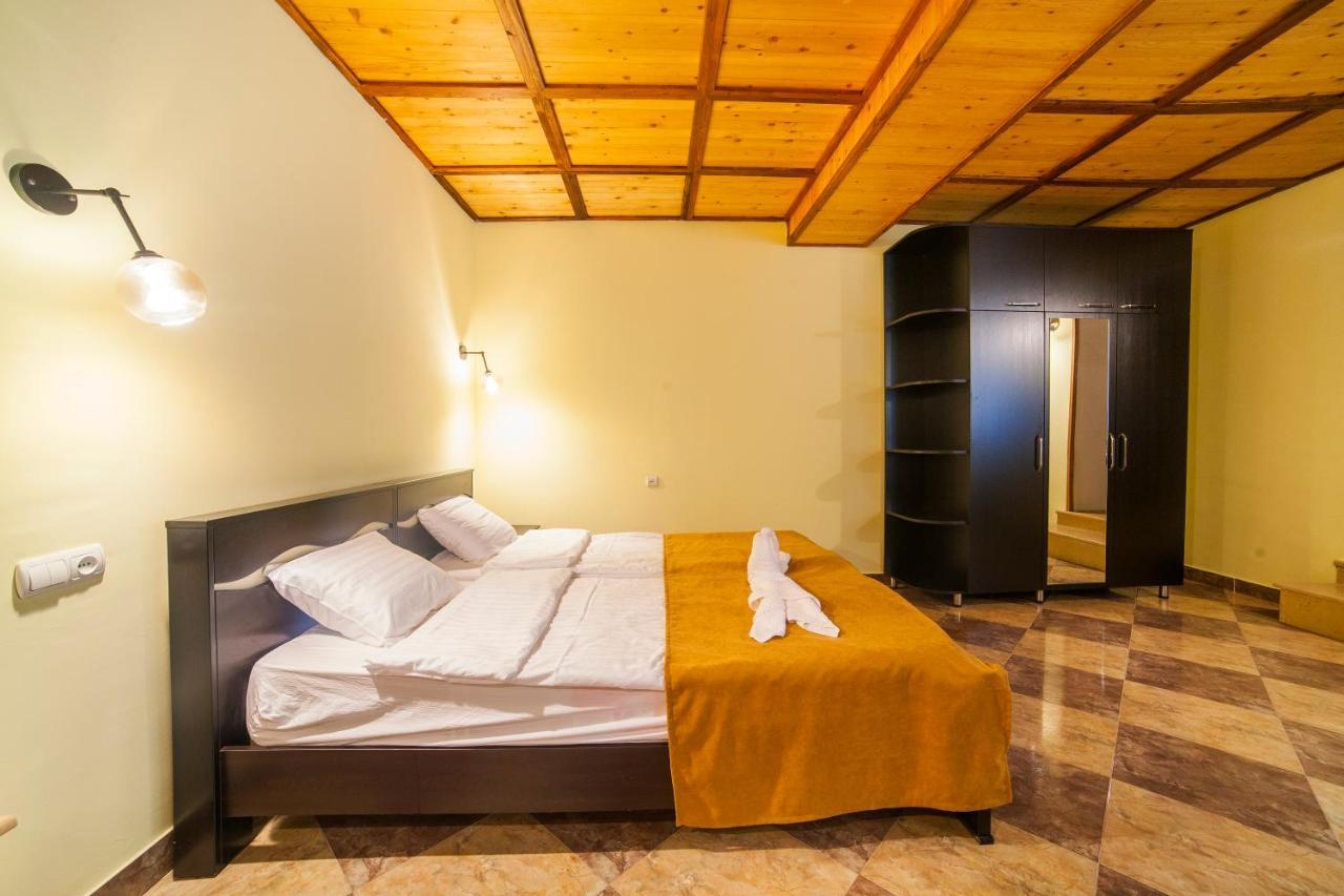 Salomes Apartment Tuti Borjomi Exteriör bild